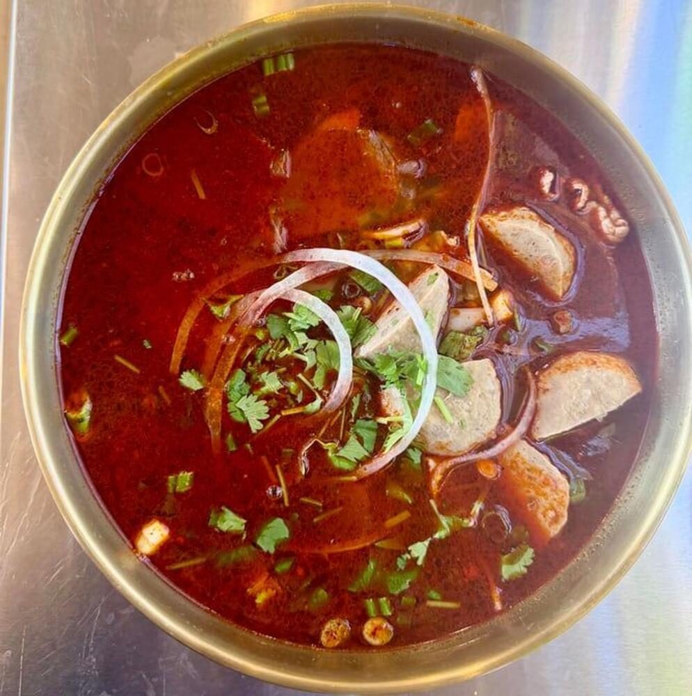 B8. Spicy Beef Rice Noodle Soup